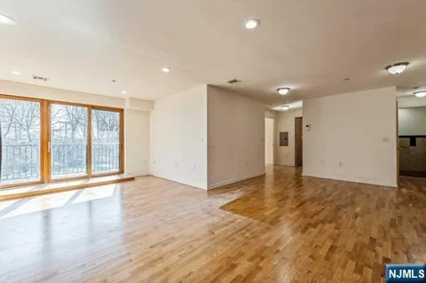 17 Meadow Road 401