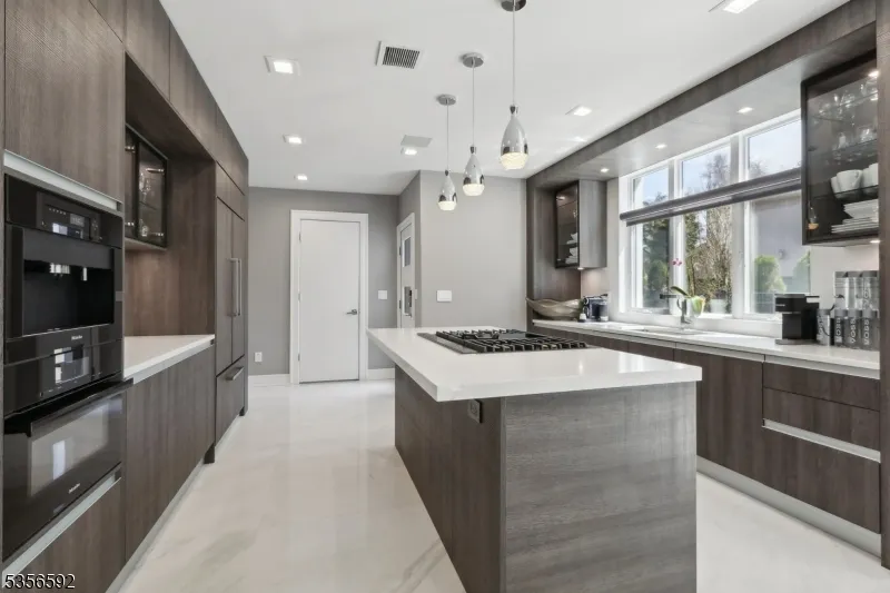 63 Roberts Rd Englewood Cliffs, NJ 07632