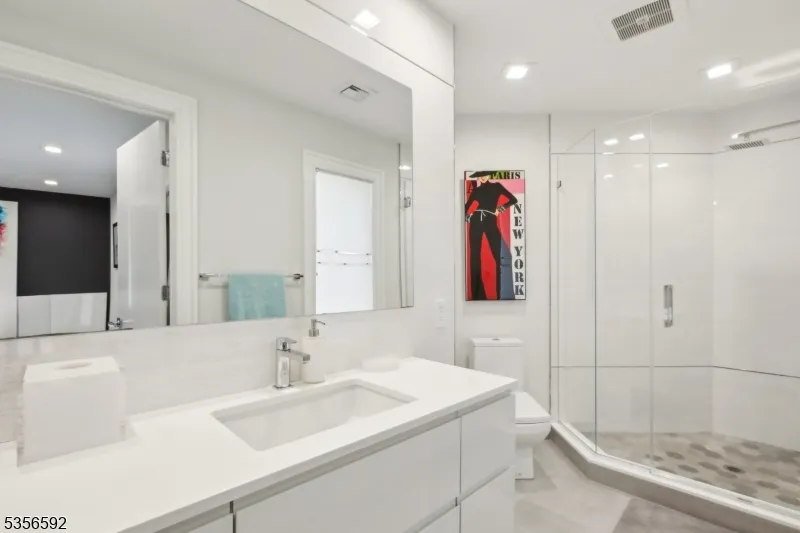 63 Roberts Rd Englewood Cliffs, NJ 07632