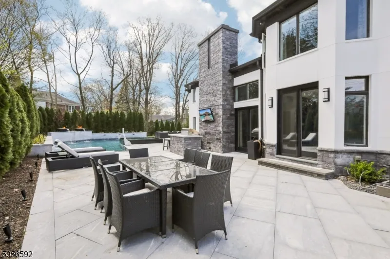 63 Roberts Rd Englewood Cliffs, NJ 07632