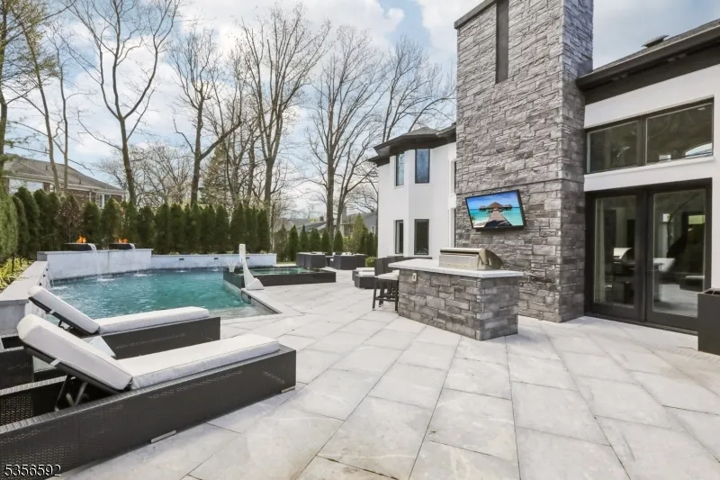 63 Roberts Rd Englewood Cliffs, NJ 07632