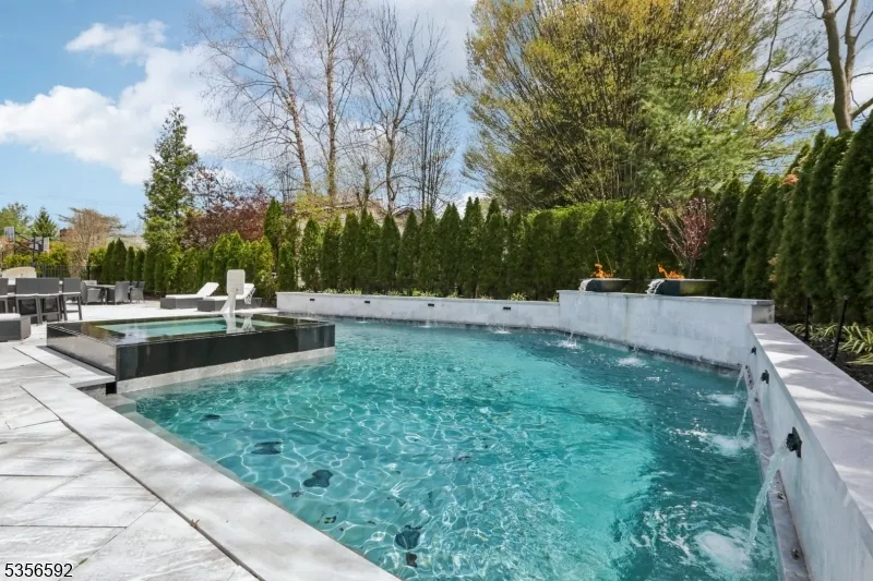 63 Roberts Rd Englewood Cliffs, NJ 07632