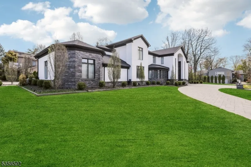 63 Roberts Rd Englewood Cliffs, NJ 07632