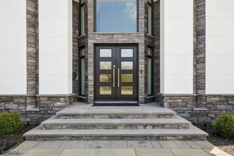 63 Roberts Rd Englewood Cliffs, NJ 07632