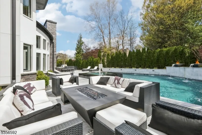 63 Roberts Rd Englewood Cliffs, NJ 07632