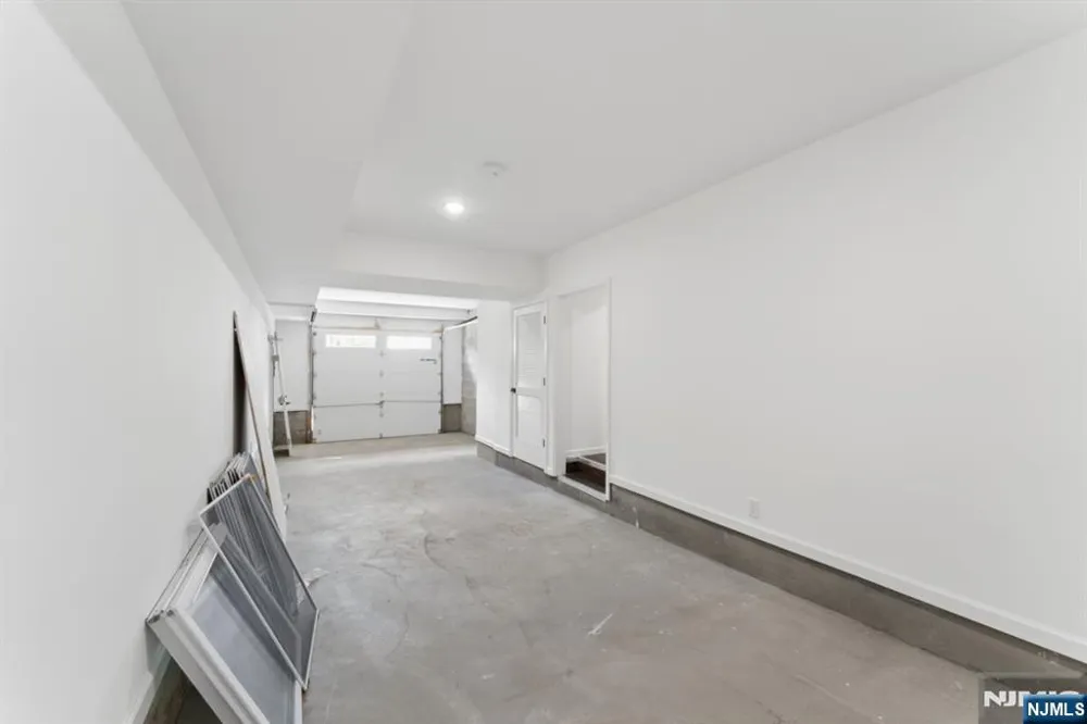 910 Bergen 1 Newark, NJ 07112