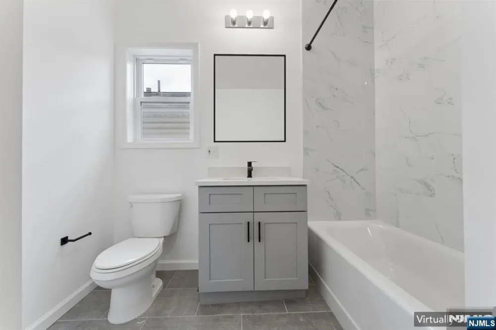910 Bergen 1 Newark, NJ 07112