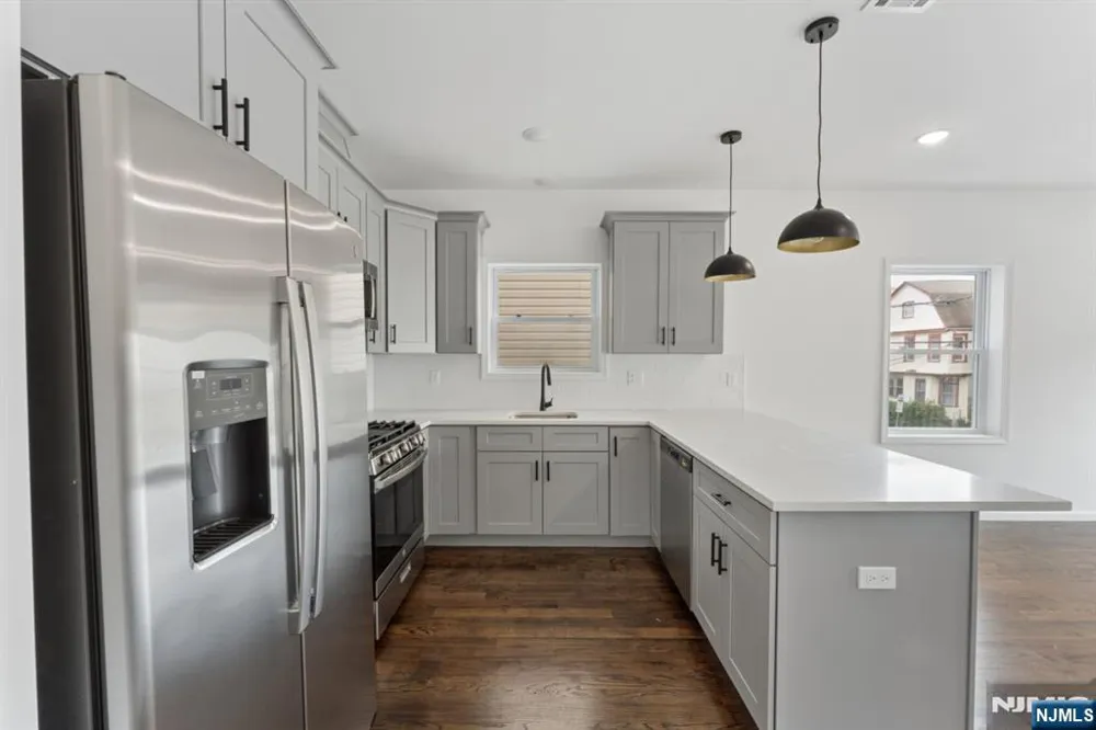 910 Bergen 1 Newark, NJ 07112