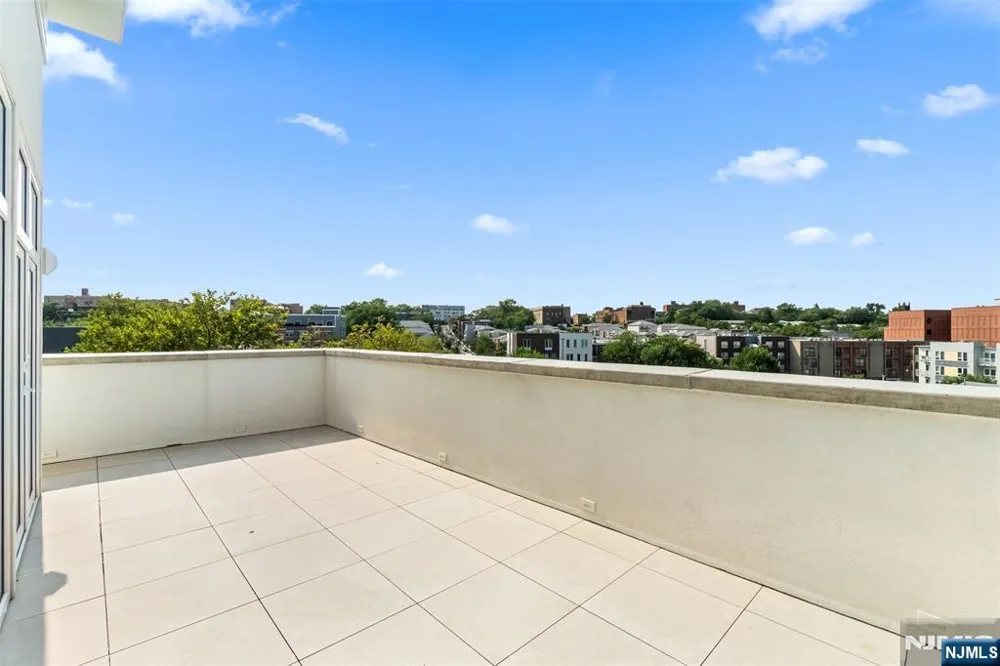21 Lincoln Park 300 Newark, NJ 07102