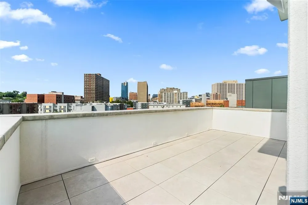 21 Lincoln Park 300 Newark, NJ 07102