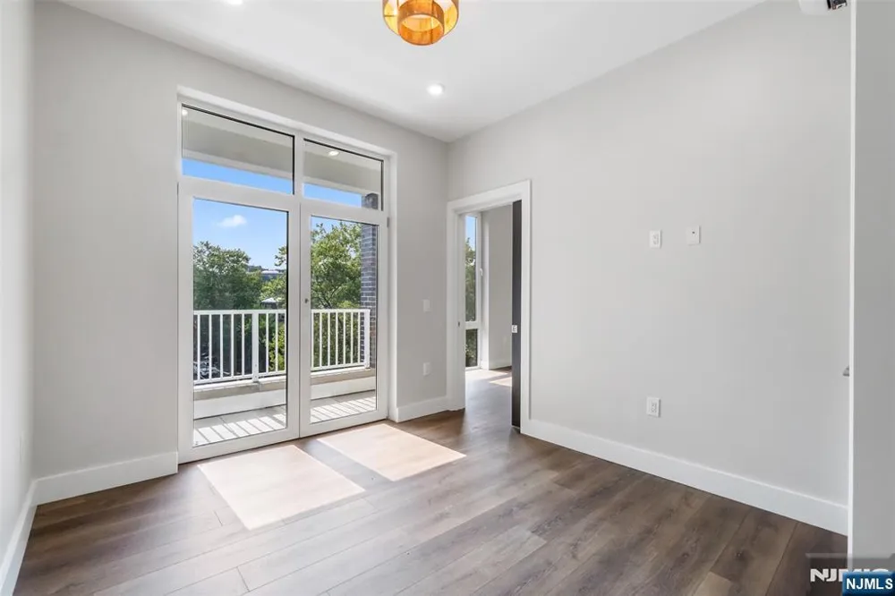 21 Lincoln Park 300 Newark, NJ 07102