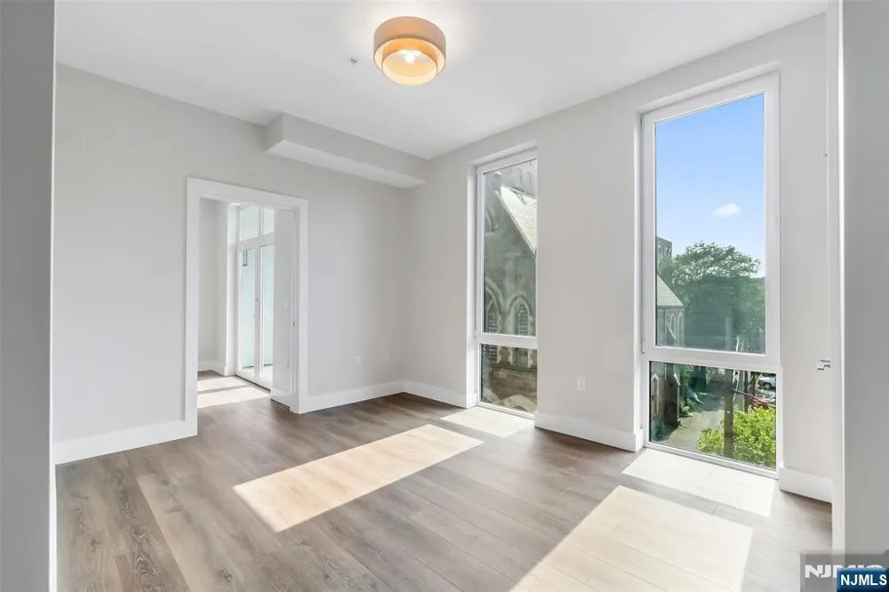 21 Lincoln Park 300 Newark, NJ 07102