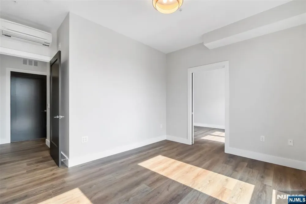 21 Lincoln Park 300 Newark, NJ 07102