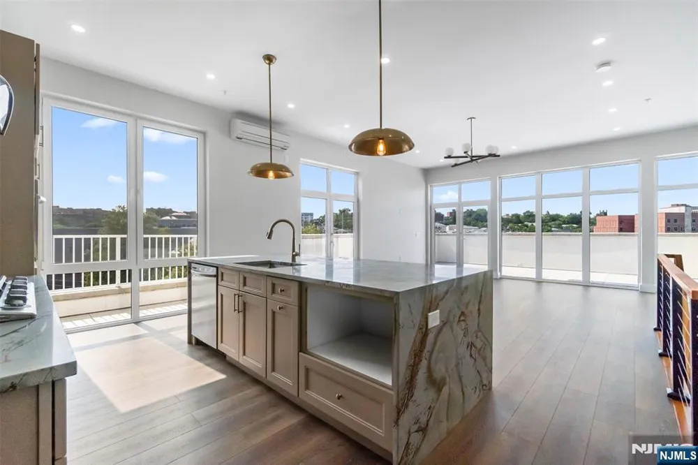 21 Lincoln Park 300 Newark, NJ 07102