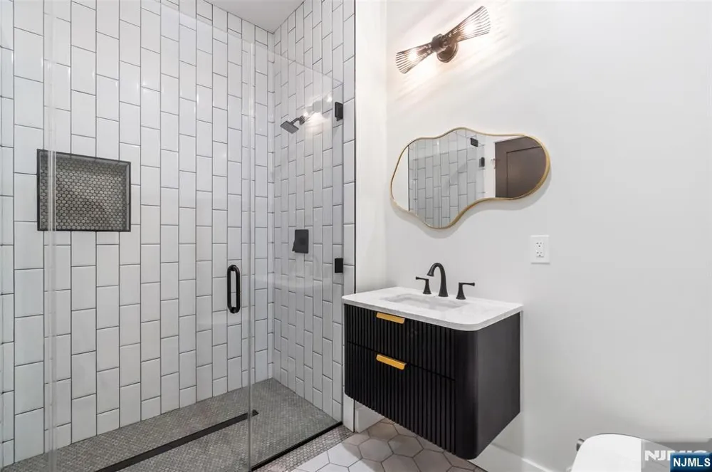 21 Lincoln Park 300 Newark, NJ 07102