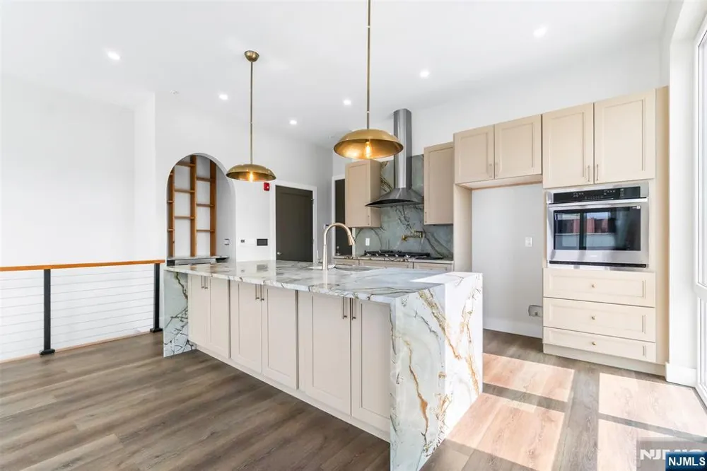 21 Lincoln Park 300 Newark, NJ 07102