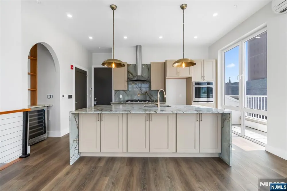 21 Lincoln Park 300 Newark, NJ 07102