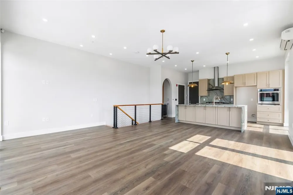 21 Lincoln Park 300 Newark, NJ 07102