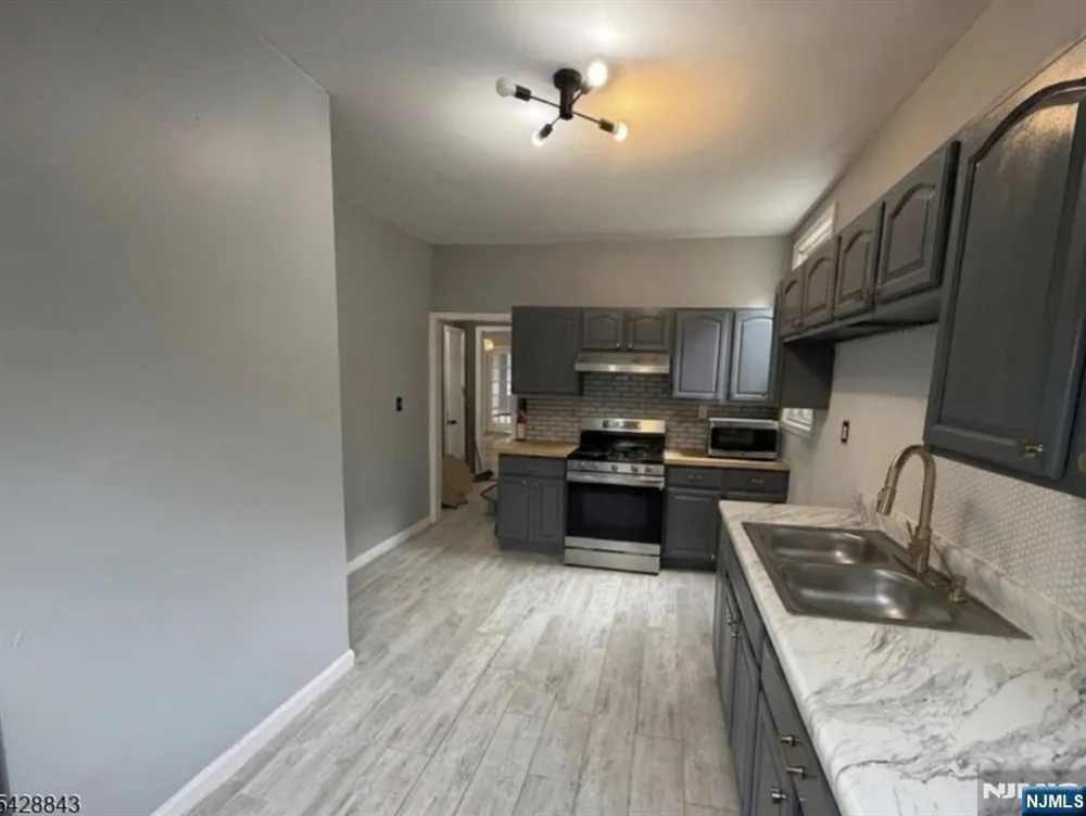 280 6th Street Newark, NJ 07103