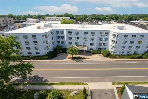 333 Grand Avenue 1P