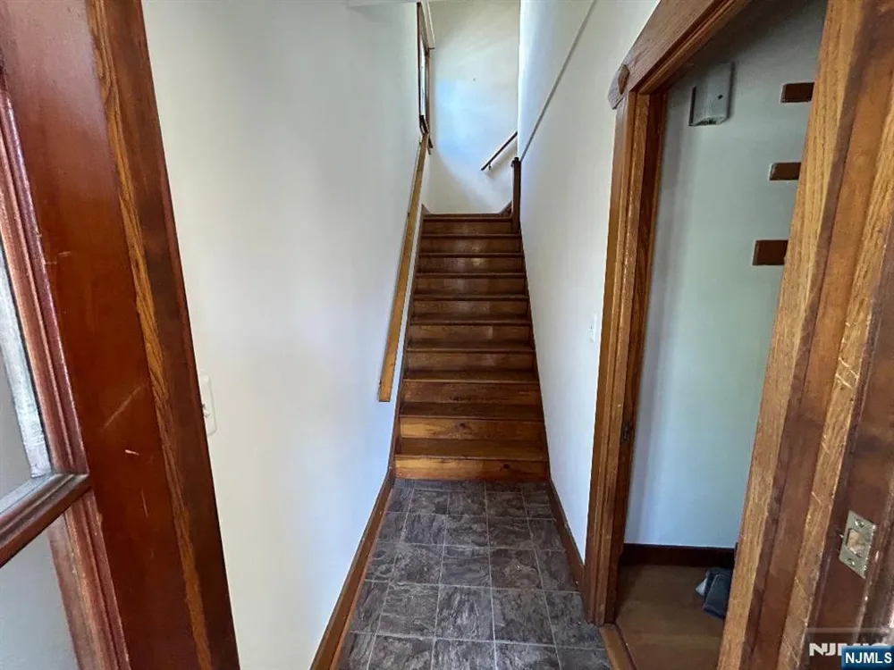 256 7th Street 2 Clifton, NJ 07011
