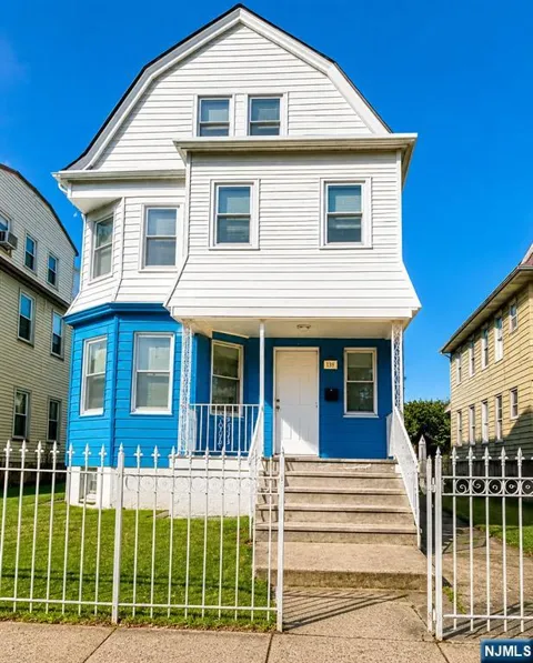 869 17th Street 867