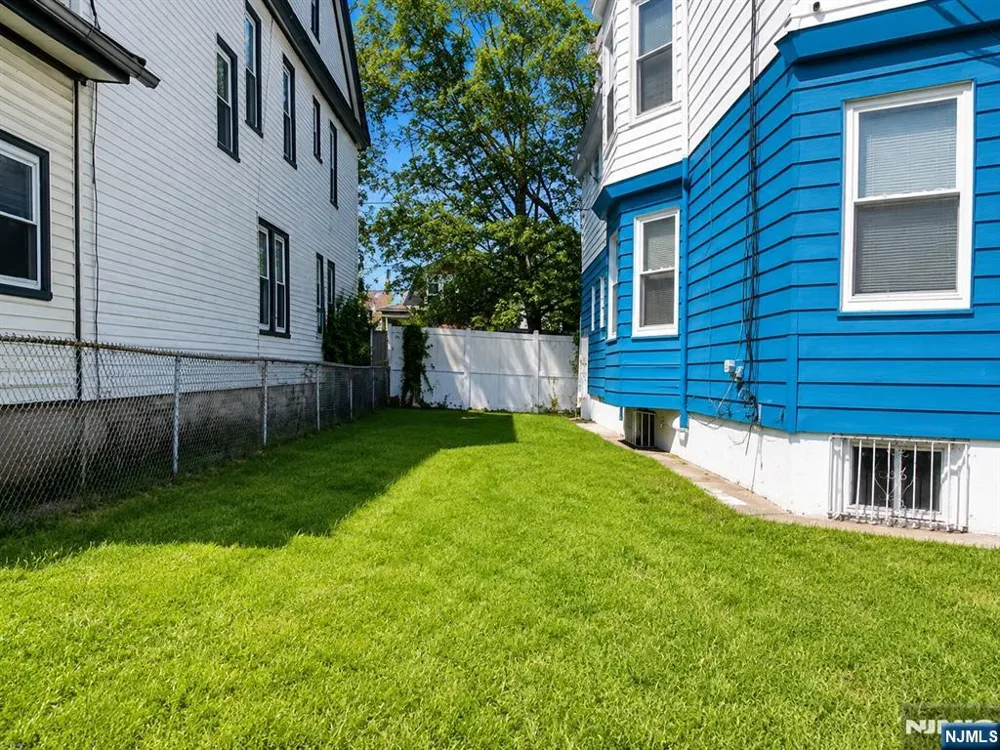 869 17th Street 867 Newark, NJ 07108
