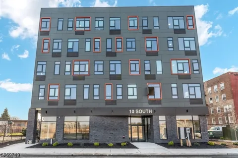 25 Freeway Dr #203 Unit 203