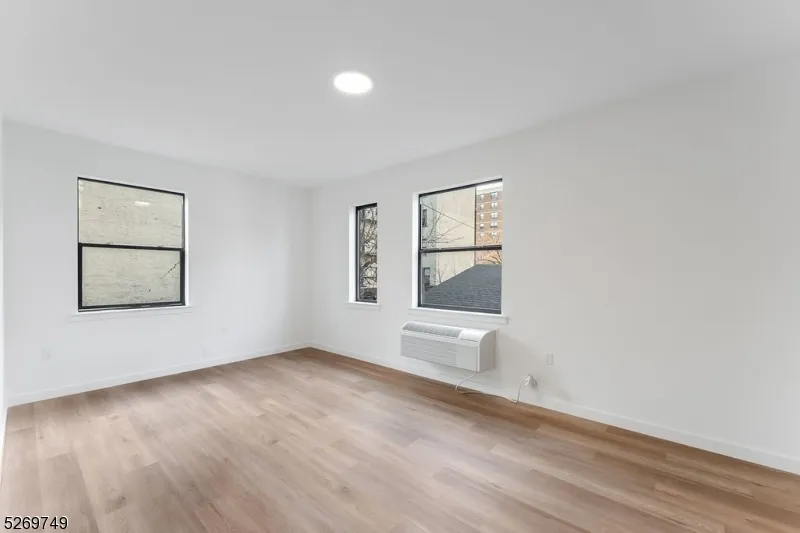25 Freeway Dr #203 Unit 203 East Orange City, NJ 07018