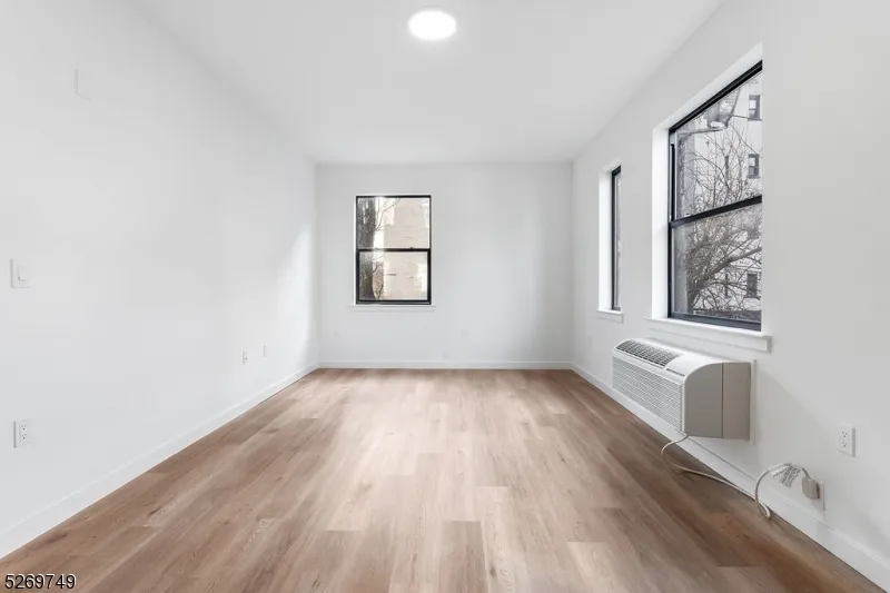 25 Freeway Dr #203 Unit 203 East Orange City, NJ 07018
