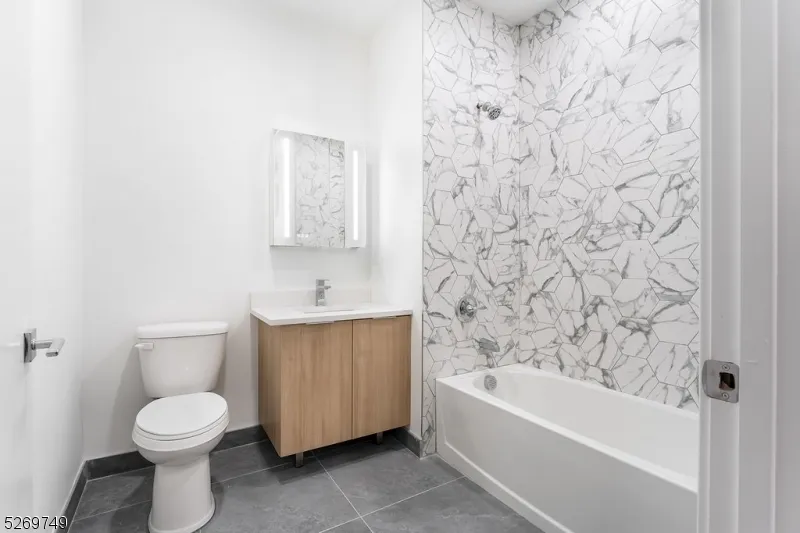 25 Freeway Dr #203 Unit 203 East Orange City, NJ 07018