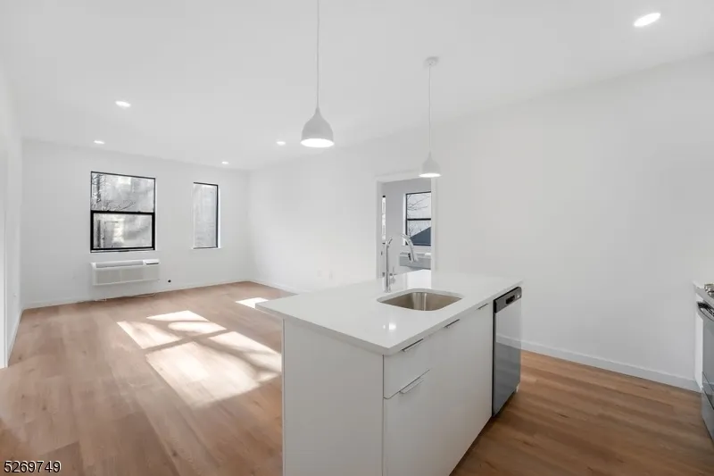 25 Freeway Dr #203 Unit 203 East Orange City, NJ 07018