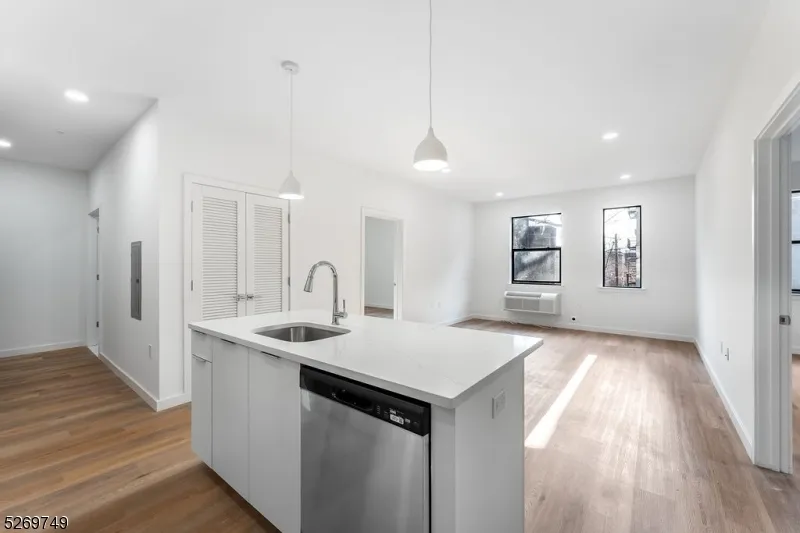 25 Freeway Dr #203 Unit 203 East Orange City, NJ 07018
