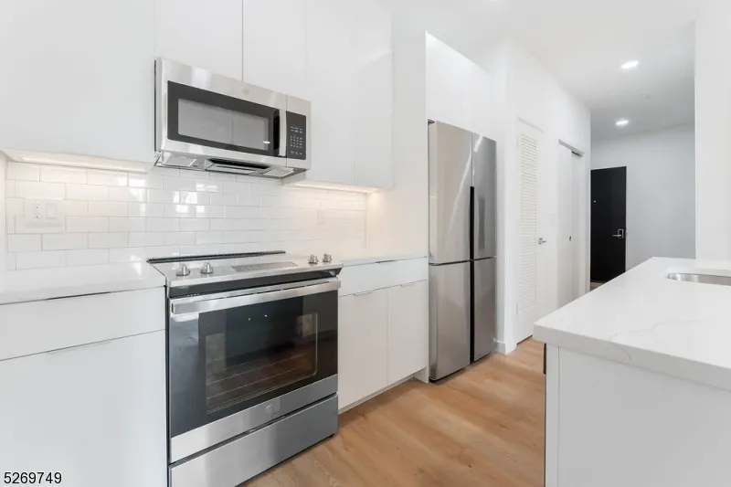 25 Freeway Dr #203 Unit 203 East Orange City, NJ 07018