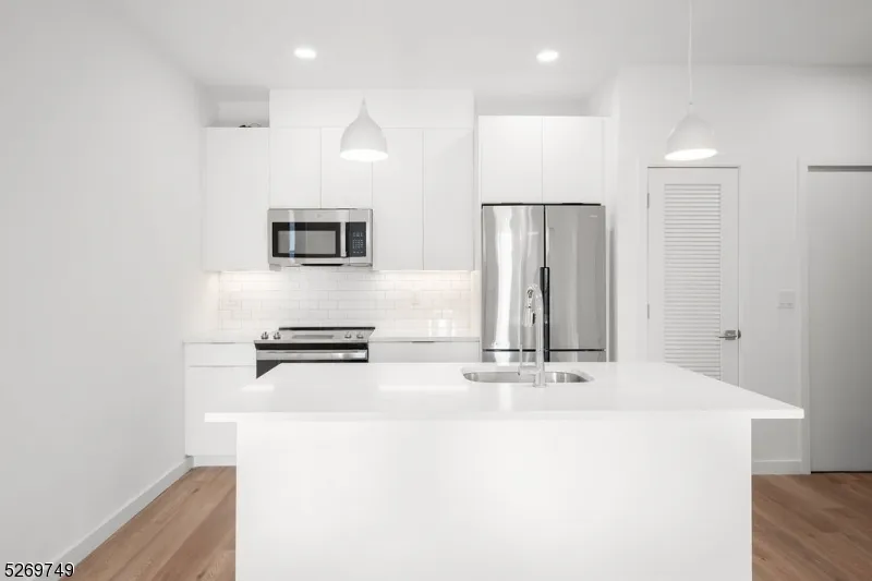 25 Freeway Dr #203 Unit 203 East Orange City, NJ 07018
