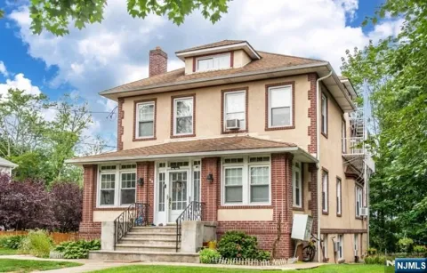 818 Summit Avenue 3