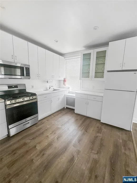 818 Summit Avenue 3 River Edge, NJ 07661
