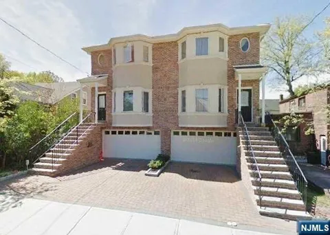 376 Aurora Avenue