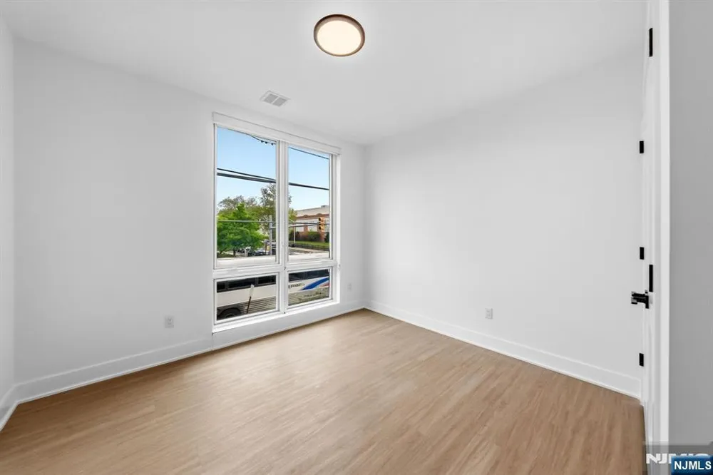 561-565 Broadway D Westwood, NJ 07675