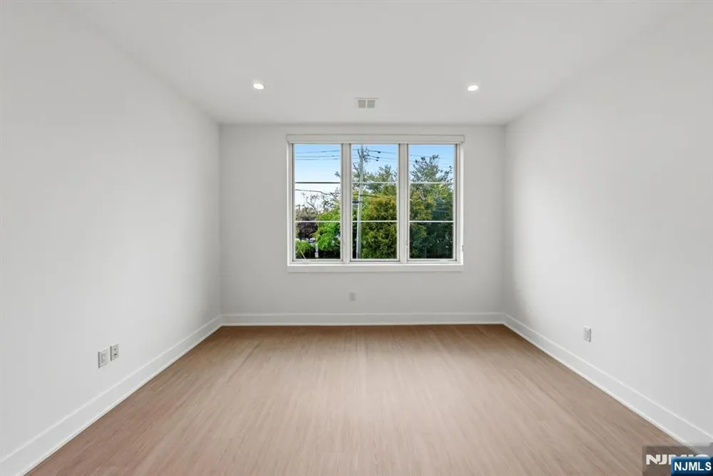 561-565 Broadway D Westwood, NJ 07675
