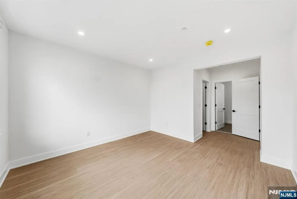 561-565 Broadway D Westwood, NJ 07675