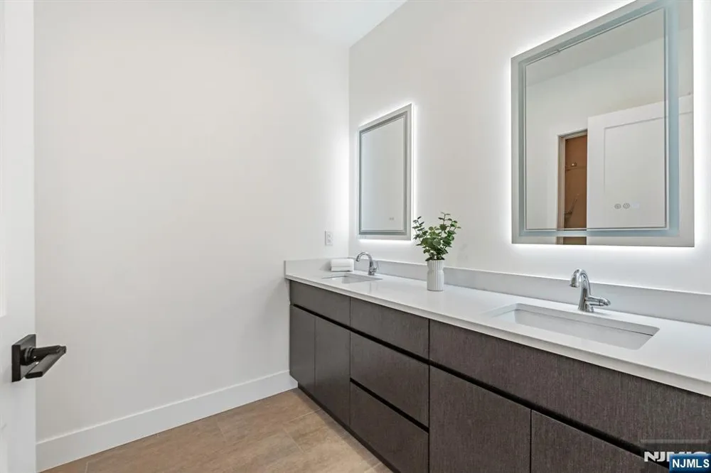 561-565 Broadway D Westwood, NJ 07675