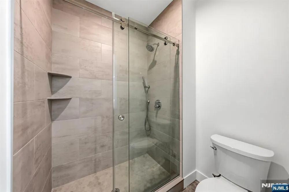 561-565 Broadway D Westwood, NJ 07675