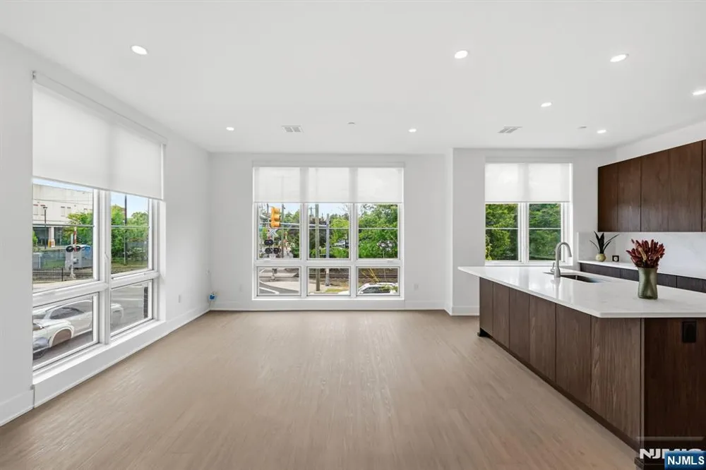 561-565 Broadway D Westwood, NJ 07675