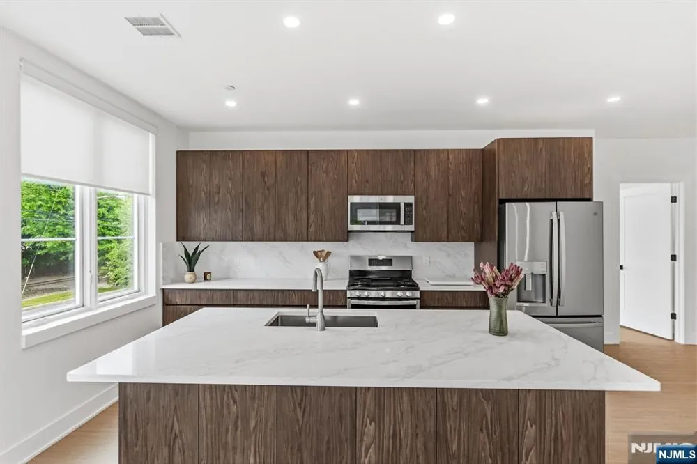 561-565 Broadway D Westwood, NJ 07675