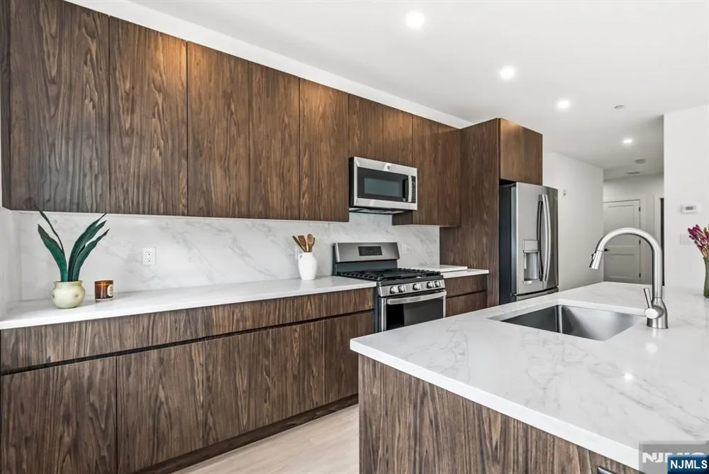 561-565 Broadway D Westwood, NJ 07675