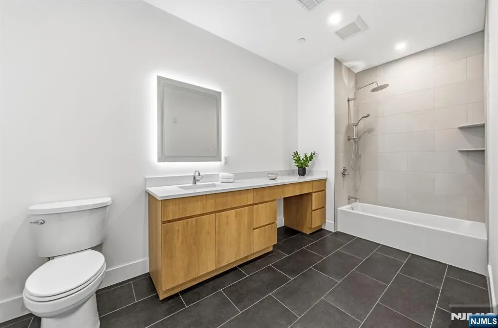 561-565 Broadway D Westwood, NJ 07675