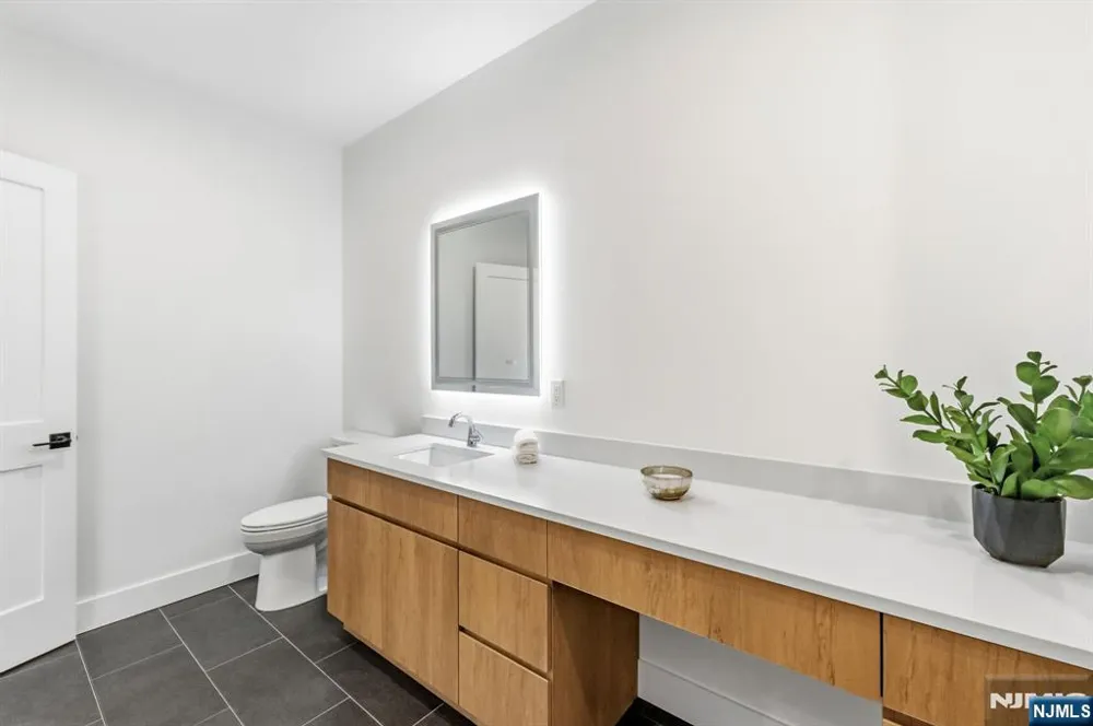 561-565 Broadway D Westwood, NJ 07675