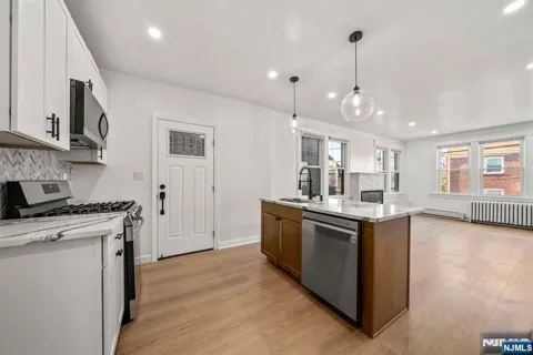170 Cedar Street Fl 1
