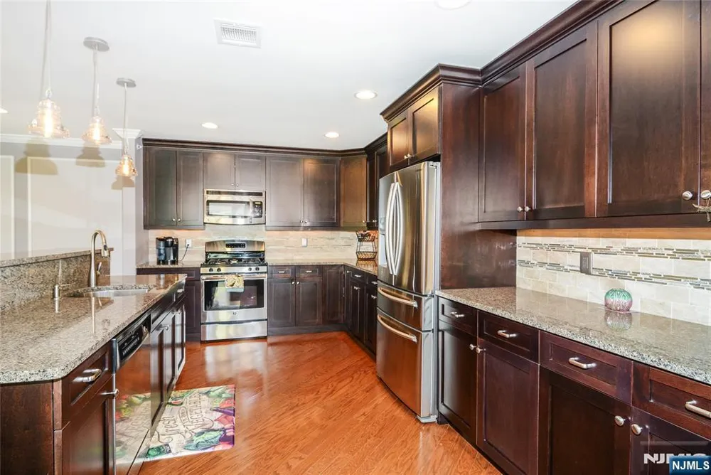 2102 Freeman Way 2102 Allendale, NJ 07401